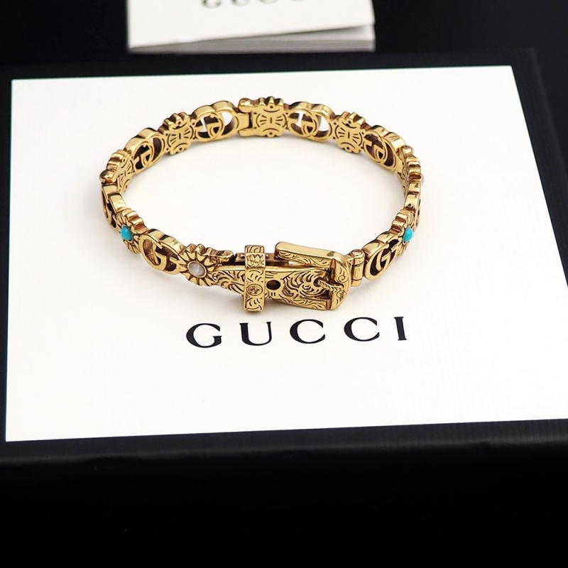 G*u*i bracelets